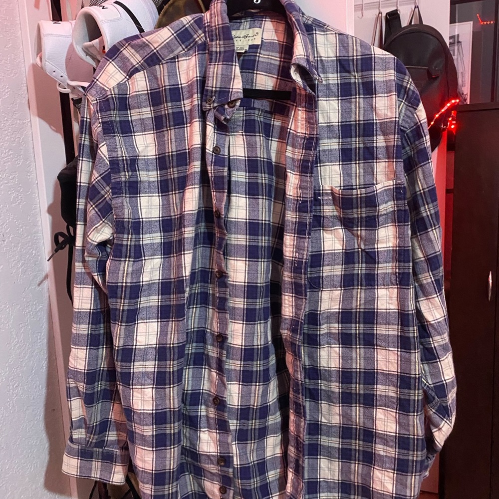 Size medium, little bit wrinkled just needs ironed.